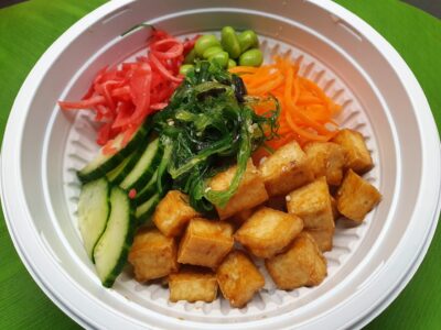 Poke Bowl mit leicht frittierten Tofu für 22.00 CHF